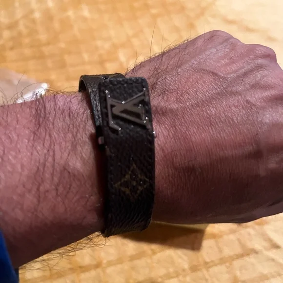 Authentic & like new unisex Louis Vuitton silver and Brown Leather Bracelet🇮🇹
